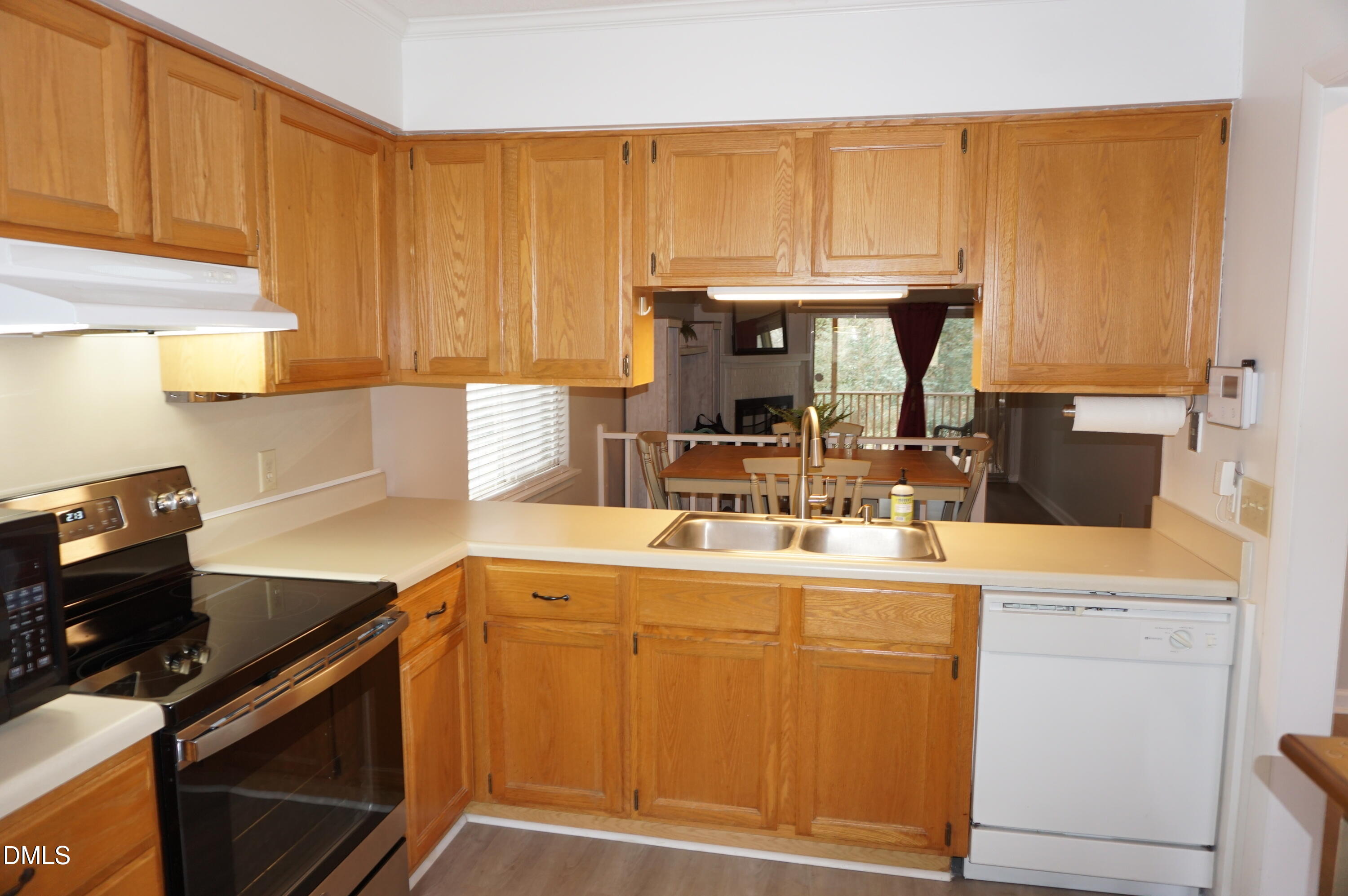 5813 Branchwood Road Raleigh, NC 27609 - Photo 8 of 53 DSC06456
