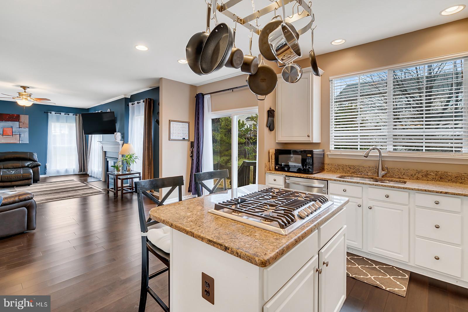14320 Fallsmere Circle Gainesville, VA 20155 - Photo 5 of 50 Gourmet kitchen w/granite, cooktop and wall ovens.