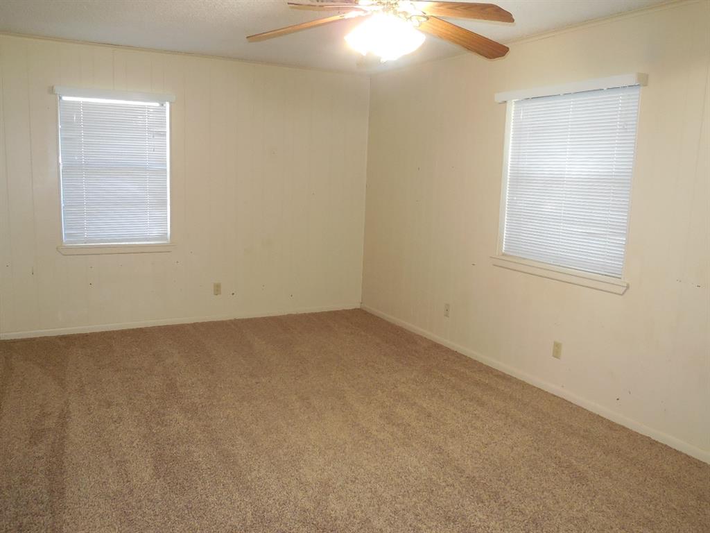 820 Walnut Street Ranger, TX 76470 - Photo 14 of 21 an empty room with a window