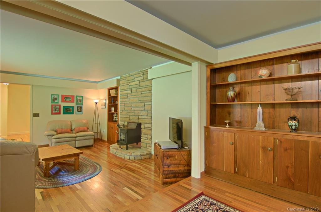 710 Mountain View Road Mars Hill, NC 28754 - Photo 4 of 35 Gallery Image 4