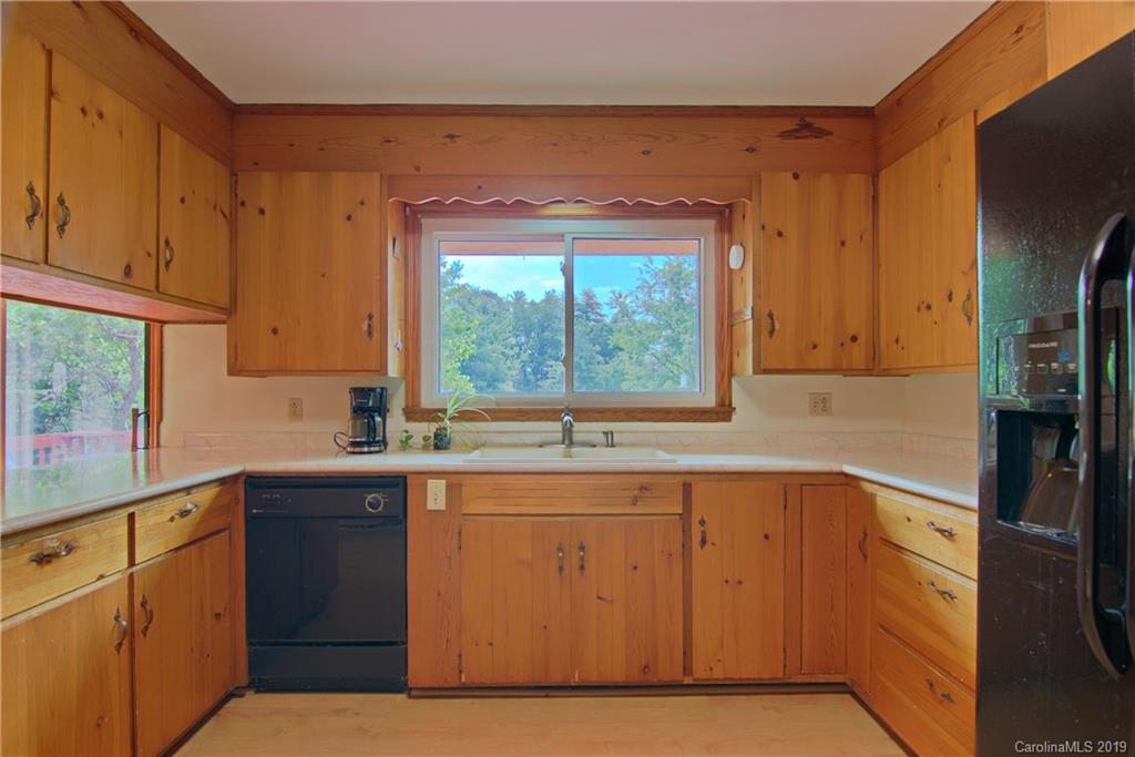 710 Mountain View Road Mars Hill, NC 28754 - Photo 8 of 35 Gallery Image 8