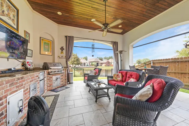 $539,000 | 203 Rue De Frejus, Broussard, LA 70518