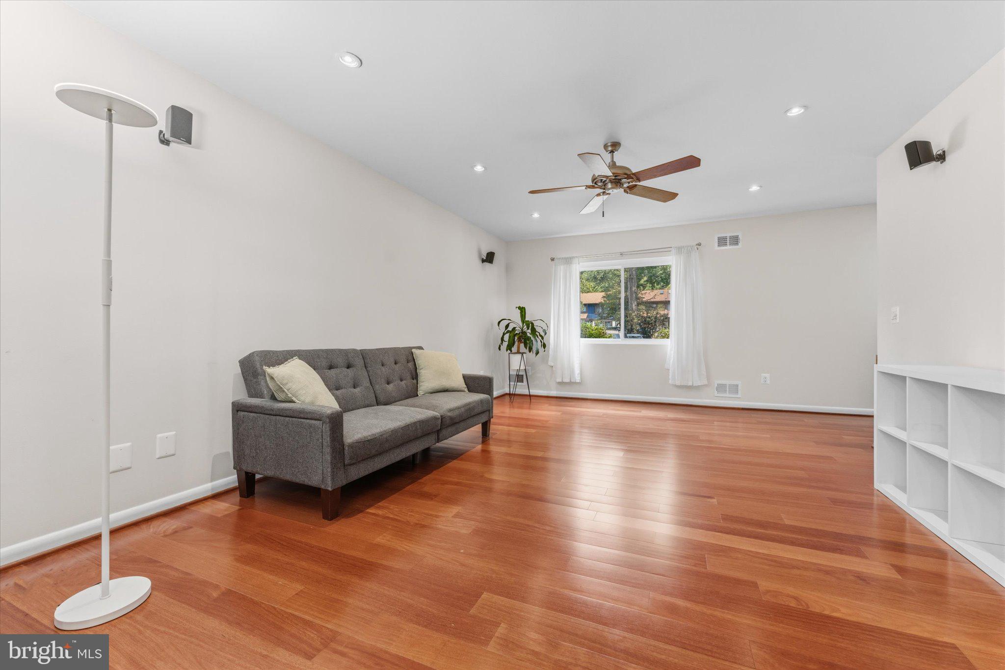 2235 Wheelwright Court Reston, VA 20191 - Photo 6 of 38 Living Room