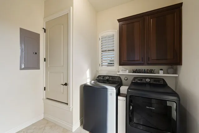 a view of a utility room with washer and dryer