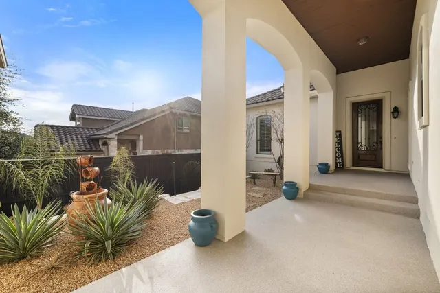 a view of entryway and hall