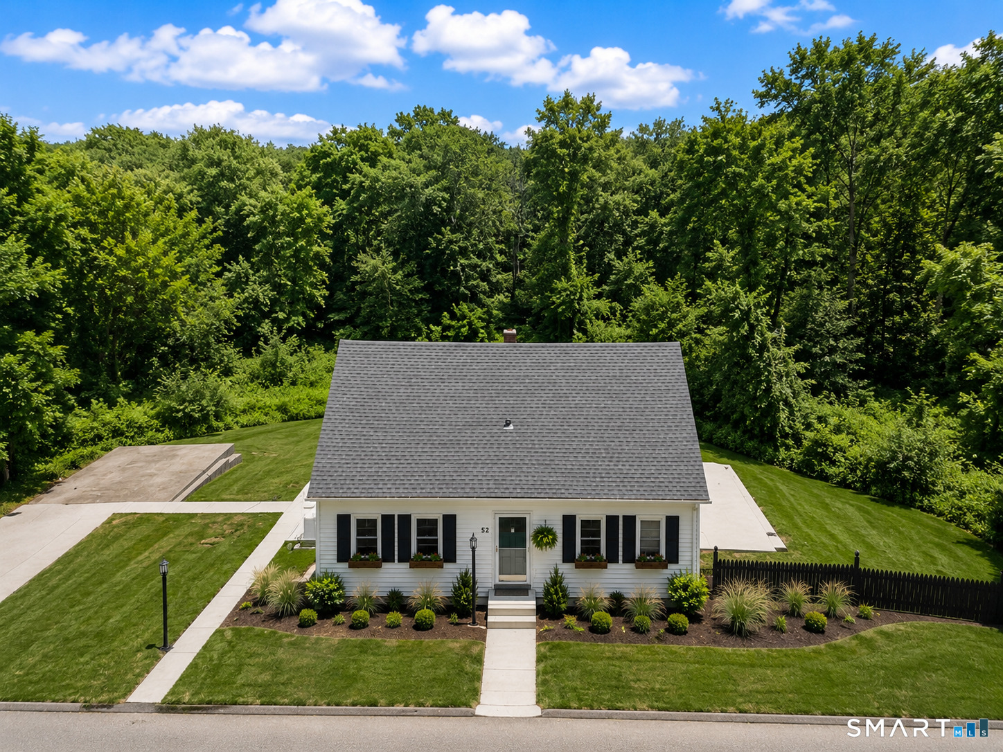 52 Walnut Hill Road East Lyme, CT 06333 - Photo 7 of 34