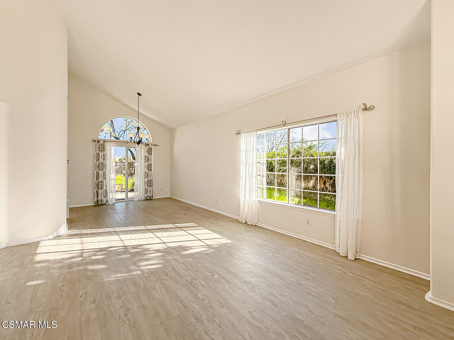 1106 Mockingbird Lane Fillmore, CA 93015 - Photo 4 of 28 Living-Dining