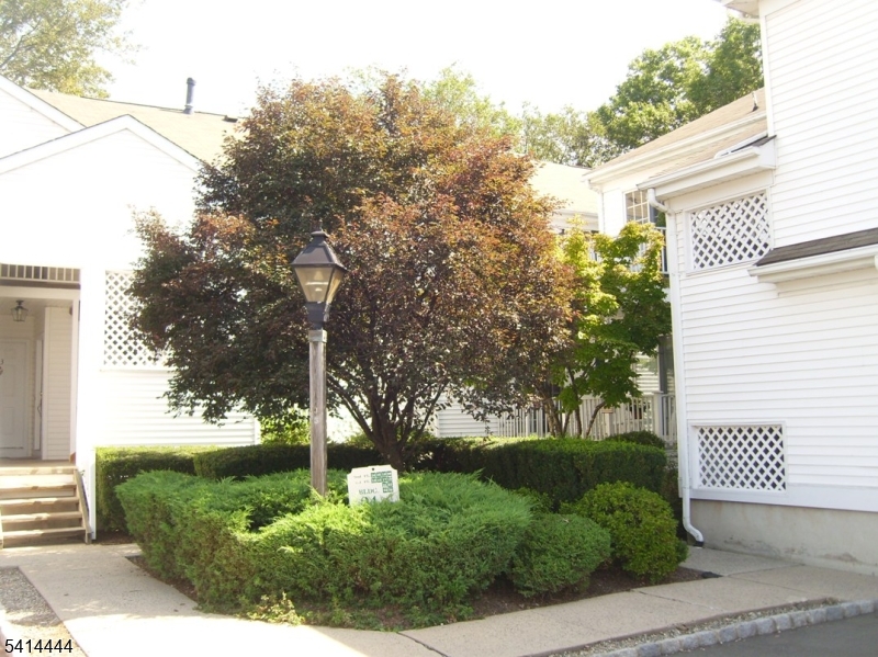 20 Smithfield Court Bernards, NJ 07920 - Photo 2 of 13