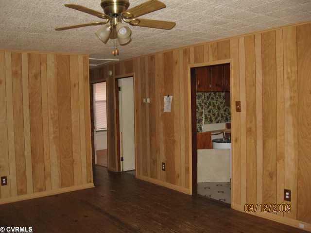 92 Pike Street Gum Spring, VA 23065 - Photo 3 of 7 Den/Family/Great Room