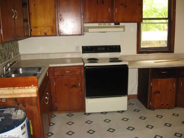 92 Pike Street Gum Spring, VA 23065 - Photo 4 of 7 Kitchen