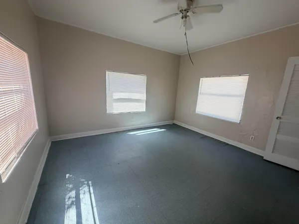 $2,500 | 504 El Prado, West Palm Beach, FL 33405