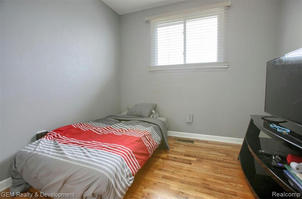 22434 Tuck Road Farmington Hills, MI 48336 - Photo 19 of 24
