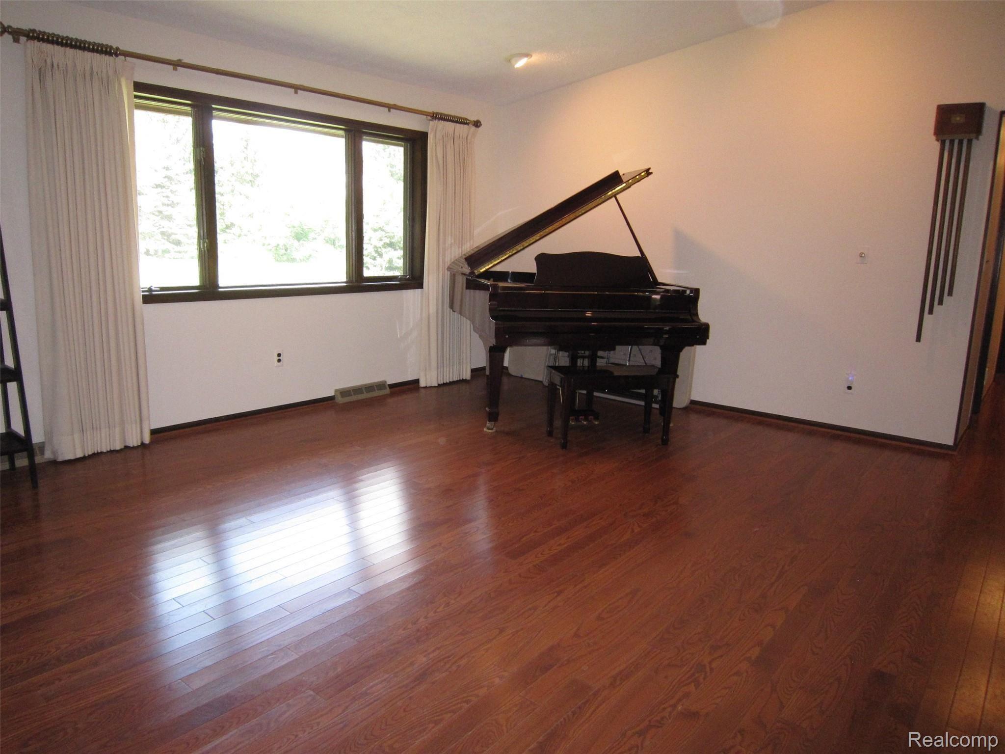 140 South Hughes Road Howell, MI 48843 - Photo 18 of 36 IMG_0788.JPG