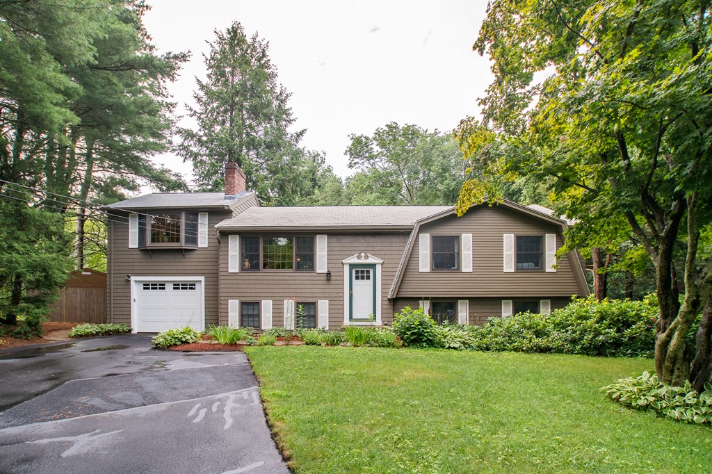 5 Longmeadow Road Medfield, MA 02052 - Photo 1 of 21