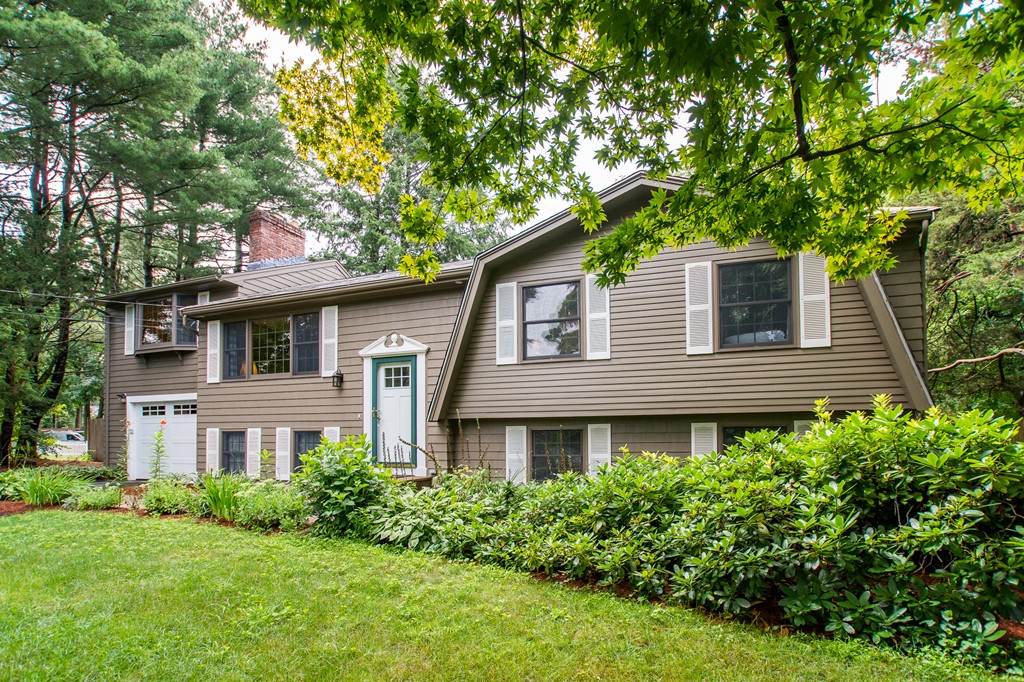 5 Longmeadow Road Medfield, MA 02052 - Photo 2 of 21