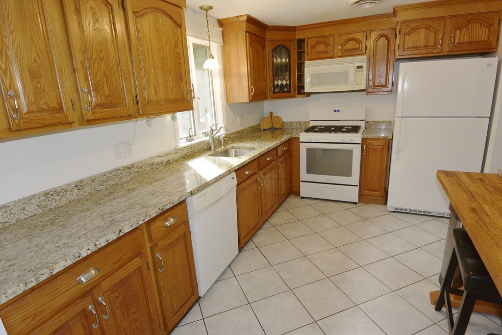 5 Longmeadow Road Medfield, MA 02052 - Photo 3 of 21
