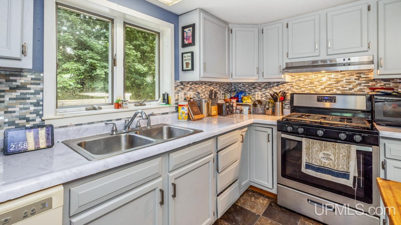 5373 18th Road Escanaba, MI 49829 - Photo 6 of 21
