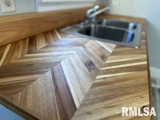 $125,000 | 212 East Greenwood Avenue, Jacksonville, IL 62650