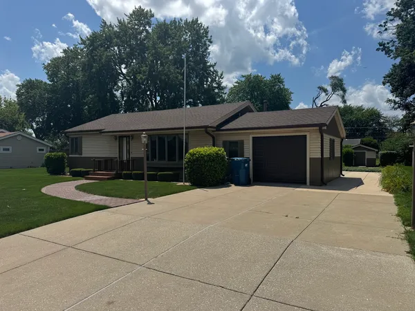 $2,250 | 11920 South Springfield Avenue, Alsip, IL 60803