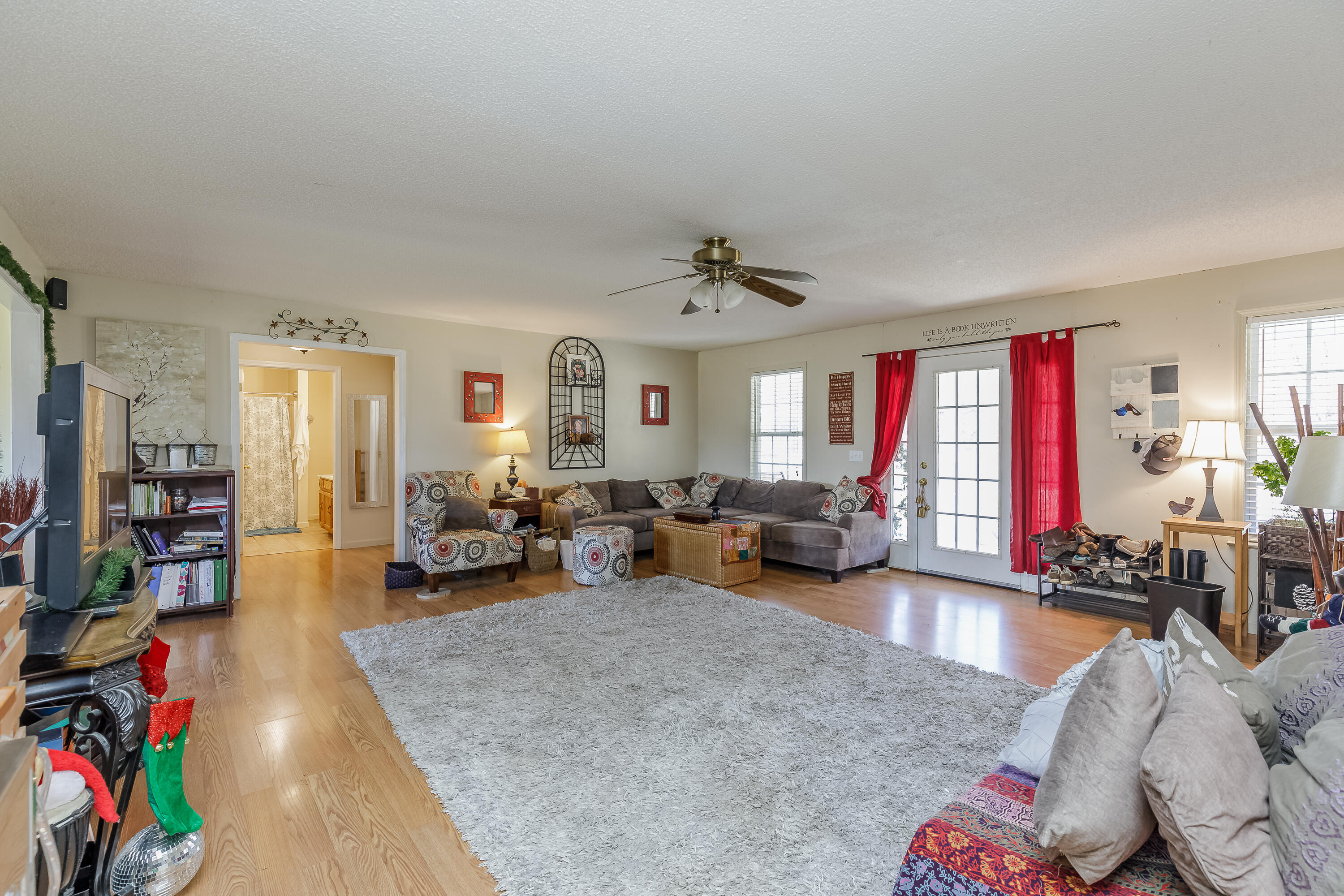 4863 Chamberlain Road LaFayette, GA 30728 - Photo 3 of 38 Living Room