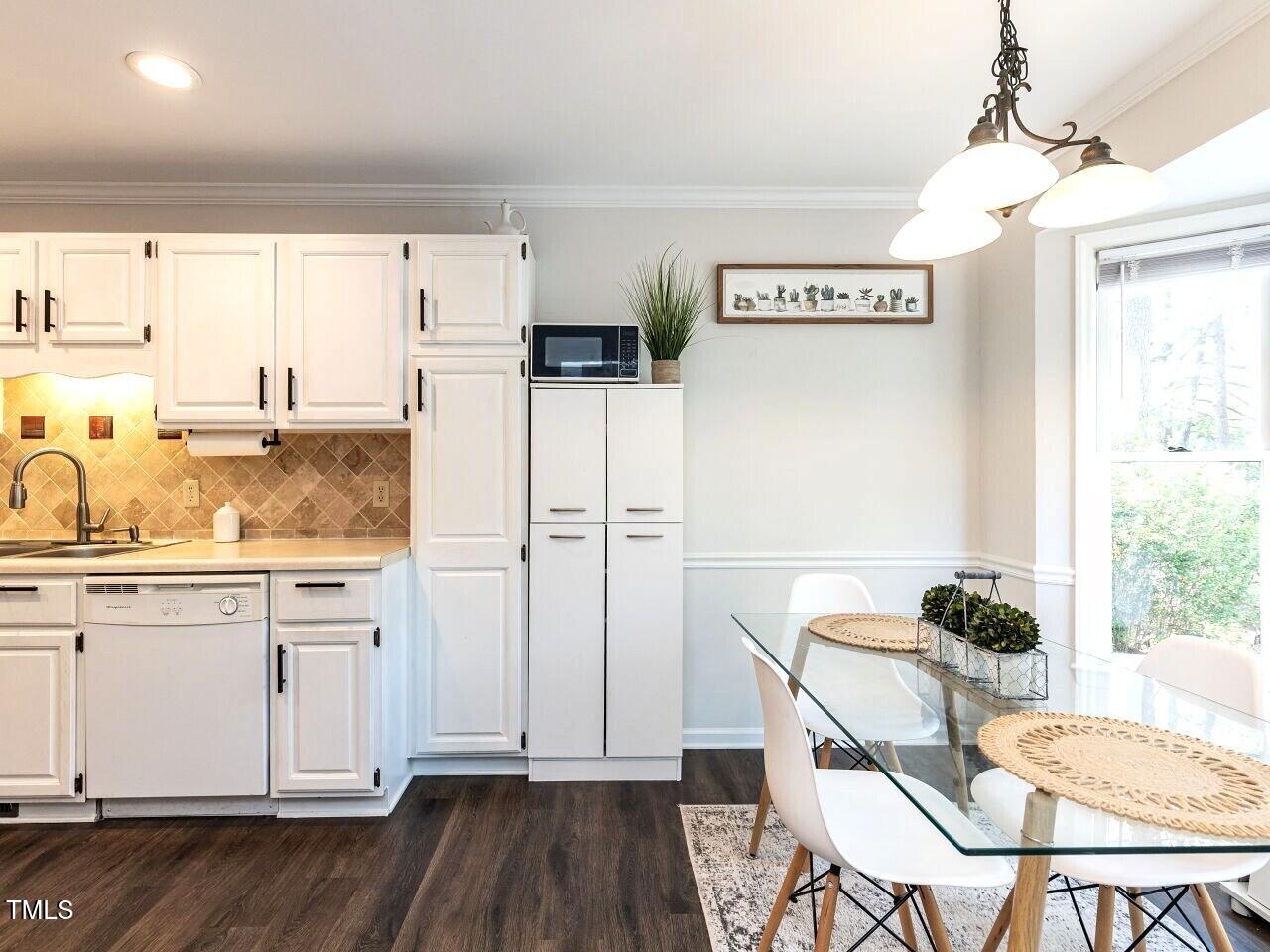 5622 Darrow Drive Raleigh, NC 27612 - Photo 15 of 28 004-1280x960-dining-kitchen