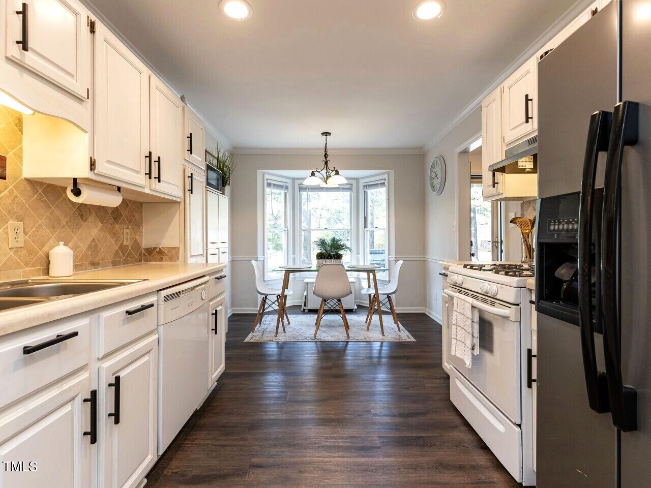 5622 Darrow Drive Raleigh, NC 27612 - Photo 5 of 28 008-1280x960-kitchen
