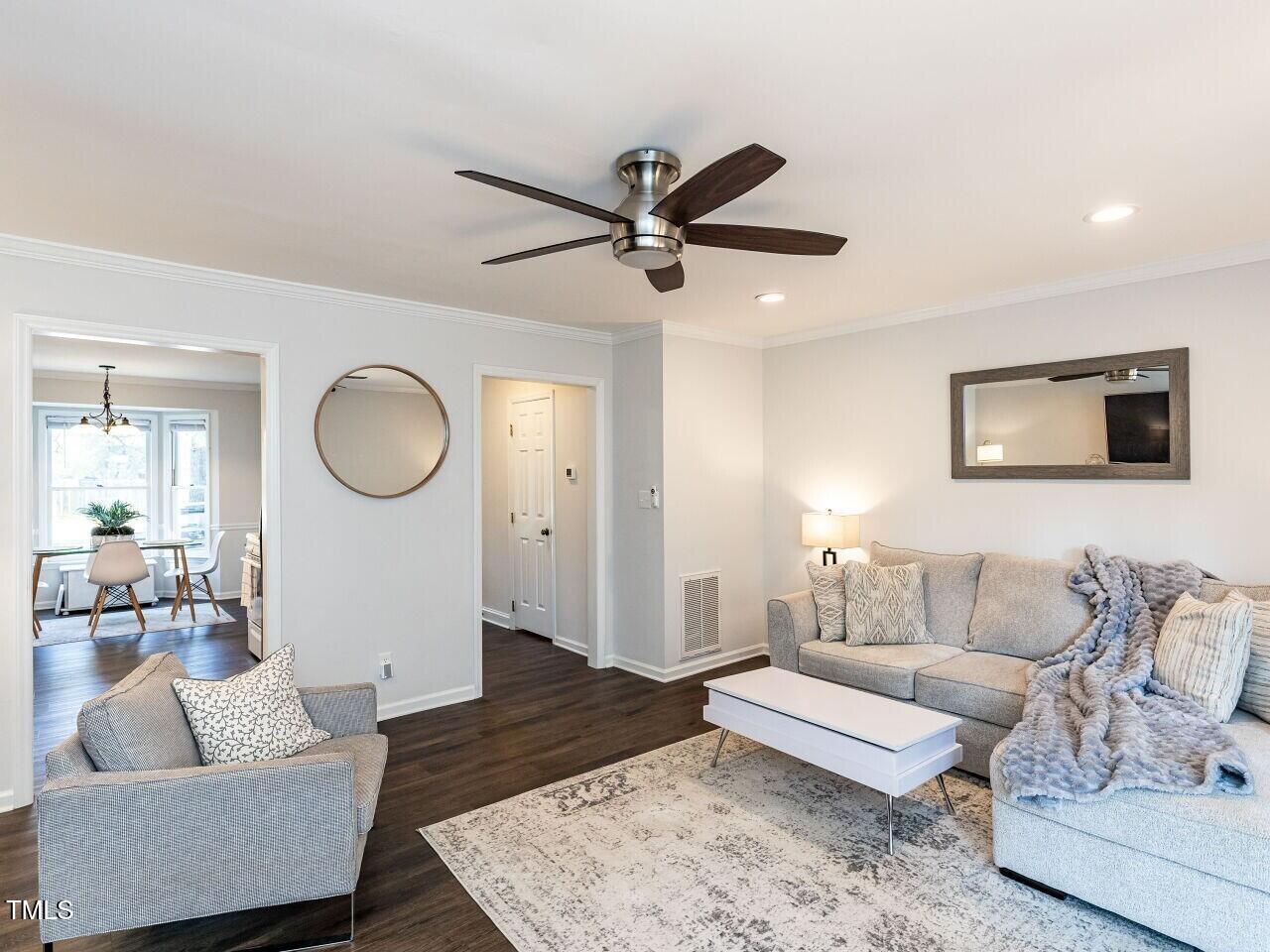 5622 Darrow Drive Raleigh, NC 27612 - Photo 6 of 28 011-1280x960-family-room