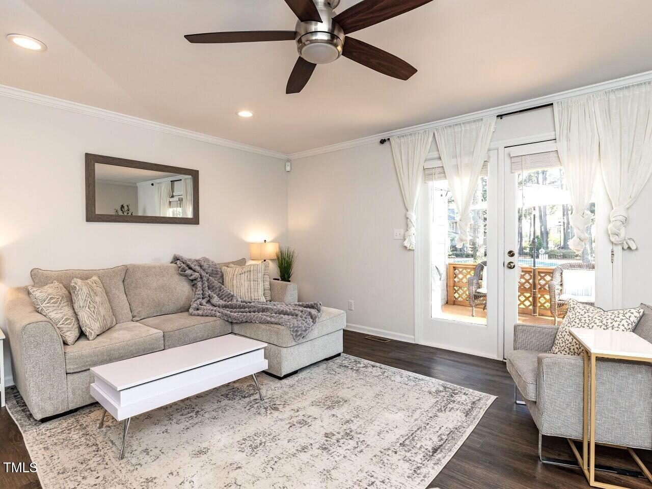 5622 Darrow Drive Raleigh, NC 27612 - Photo 8 of 28 009-1280x960-family-room