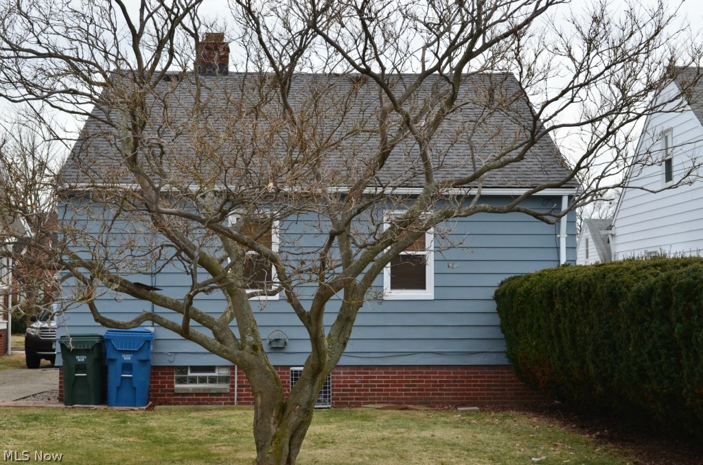 8020 Spring Garden Road Cleveland, OH 44129 - Photo 16 of 17