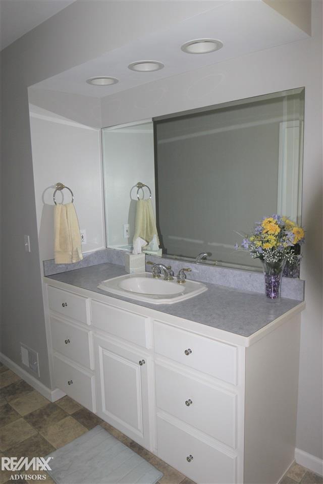 56205 Omo Road Macomb, MI 48042 - Photo 34 of 60 Master Bath