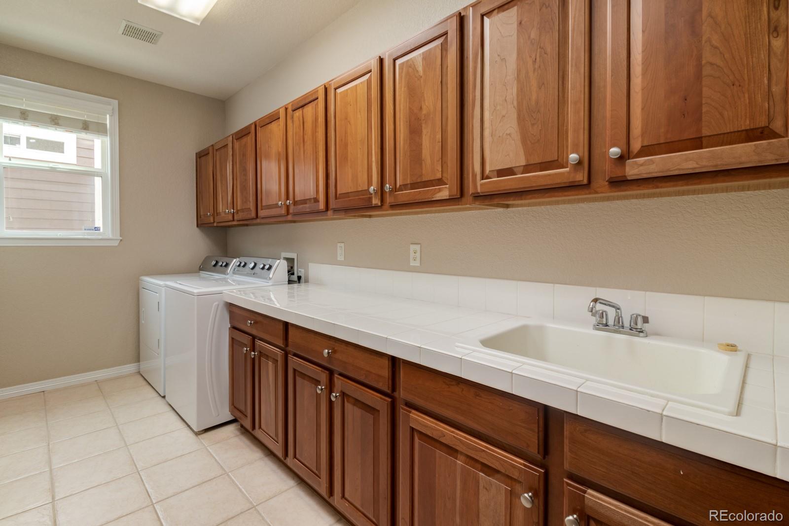 714 Ridgemont Circle Highlands Ranch, CO 80126 - Photo 25 of 40 Gallery Image 25