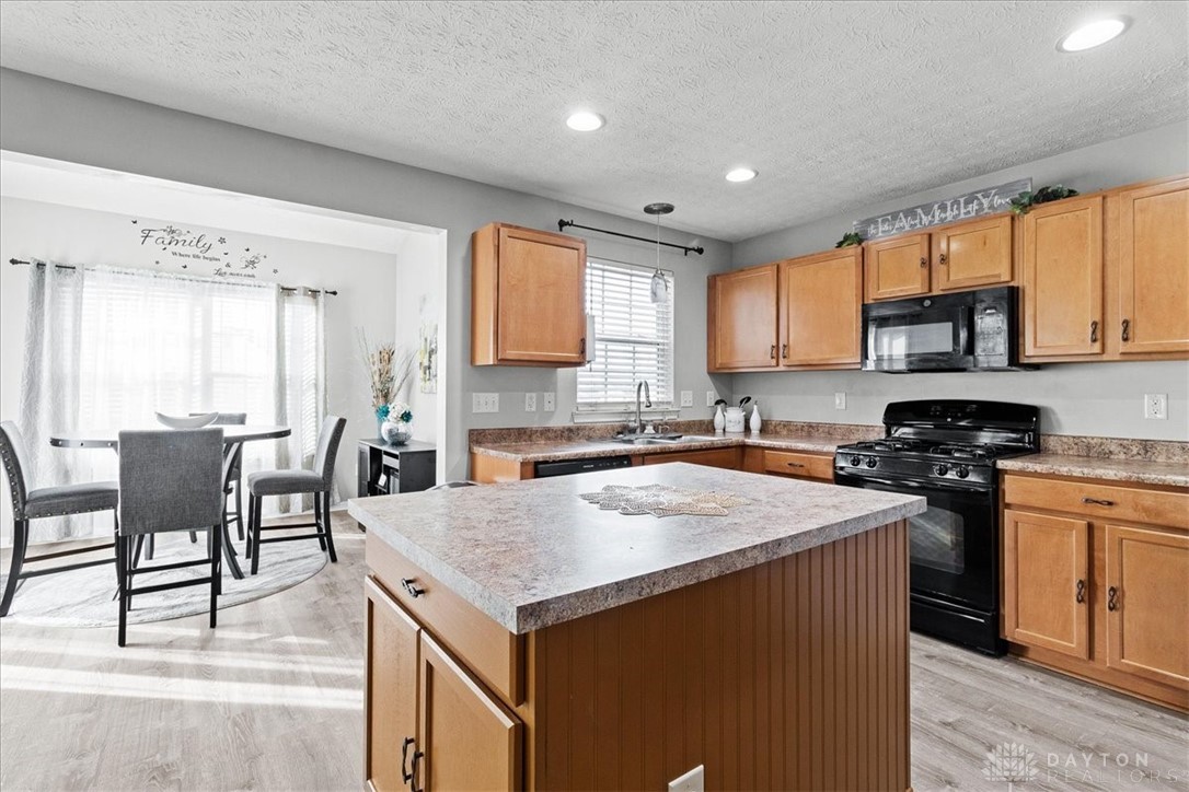 2063 Matt Way Riverside, OH 45424 - Photo 9 of 37 Kitchen and Dining