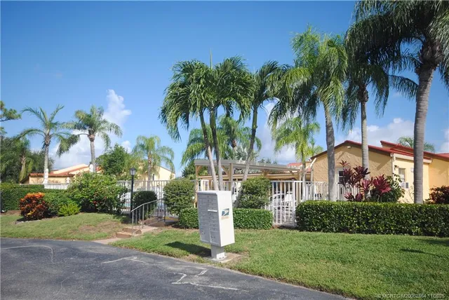 $1,800 | 5333 Southeast Miles Grant Road, Unit I104, Stuart, FL 34997