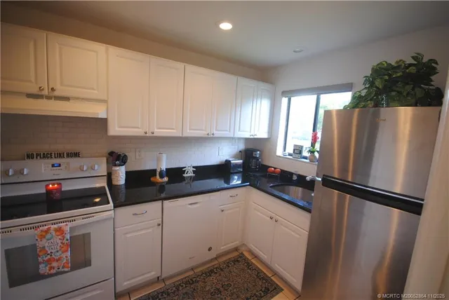 $1,800 | 5333 Southeast Miles Grant Road, Unit I104, Stuart, FL 34997