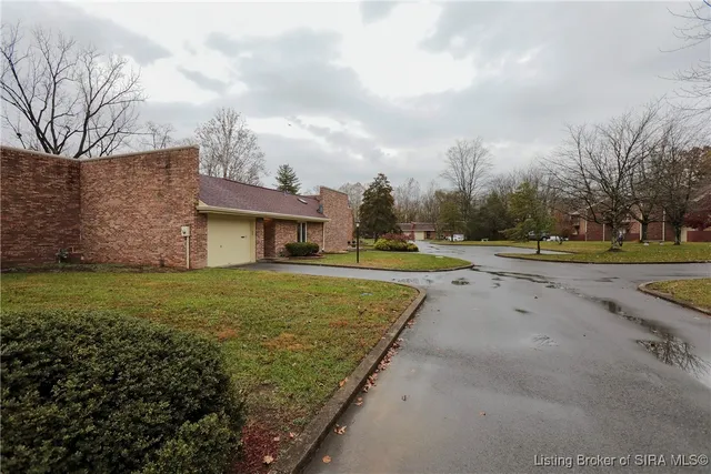 $285,000 | 13 Bellewood Court, New Albany, IN 47150