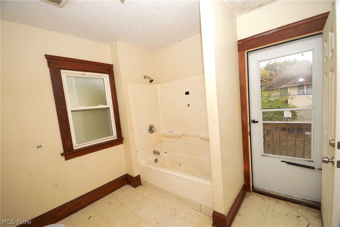 1824 Charles Road Cleveland, OH 44112 - Photo 2 of 21