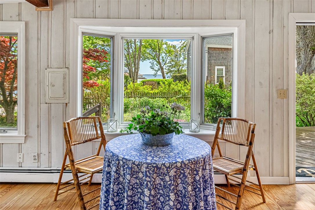 28 Byway Road Barrington, RI 02806 - Photo 4 of 35