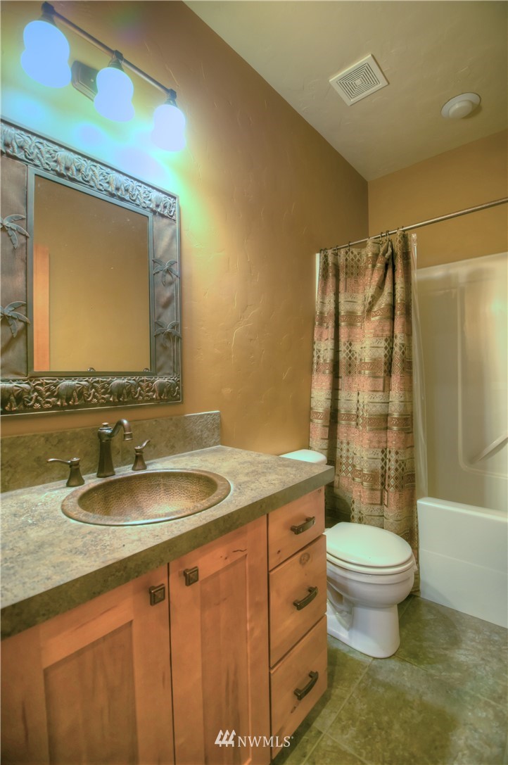 5840 Young Road Northwest Olympia, WA 98502 - Photo 13 of 25 Gallery Image 13