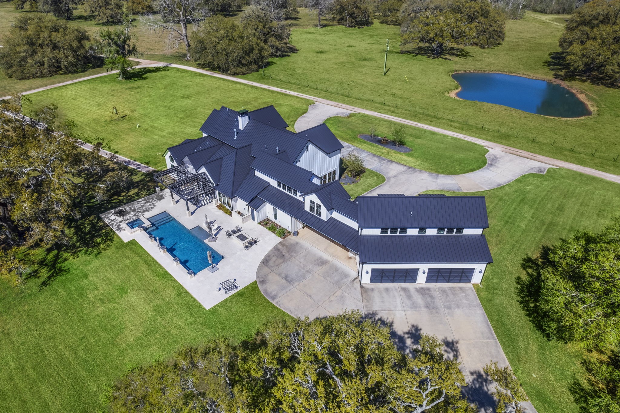 7341 County Road 27 Damon, TX 77430 - Photo 2 of 50 an aerial view of a house