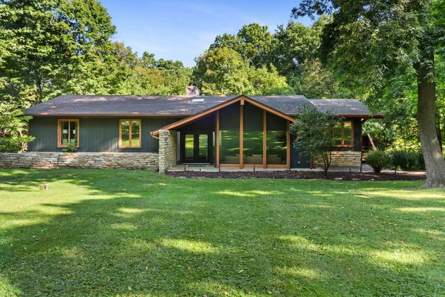 $850,000 | W3552 Wildwood Drive, Geneva, WI 53147