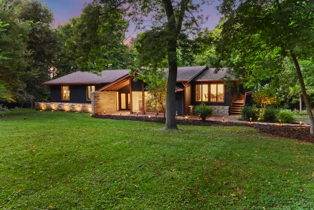 $850,000 | W3552 Wildwood Drive, Geneva, WI 53147