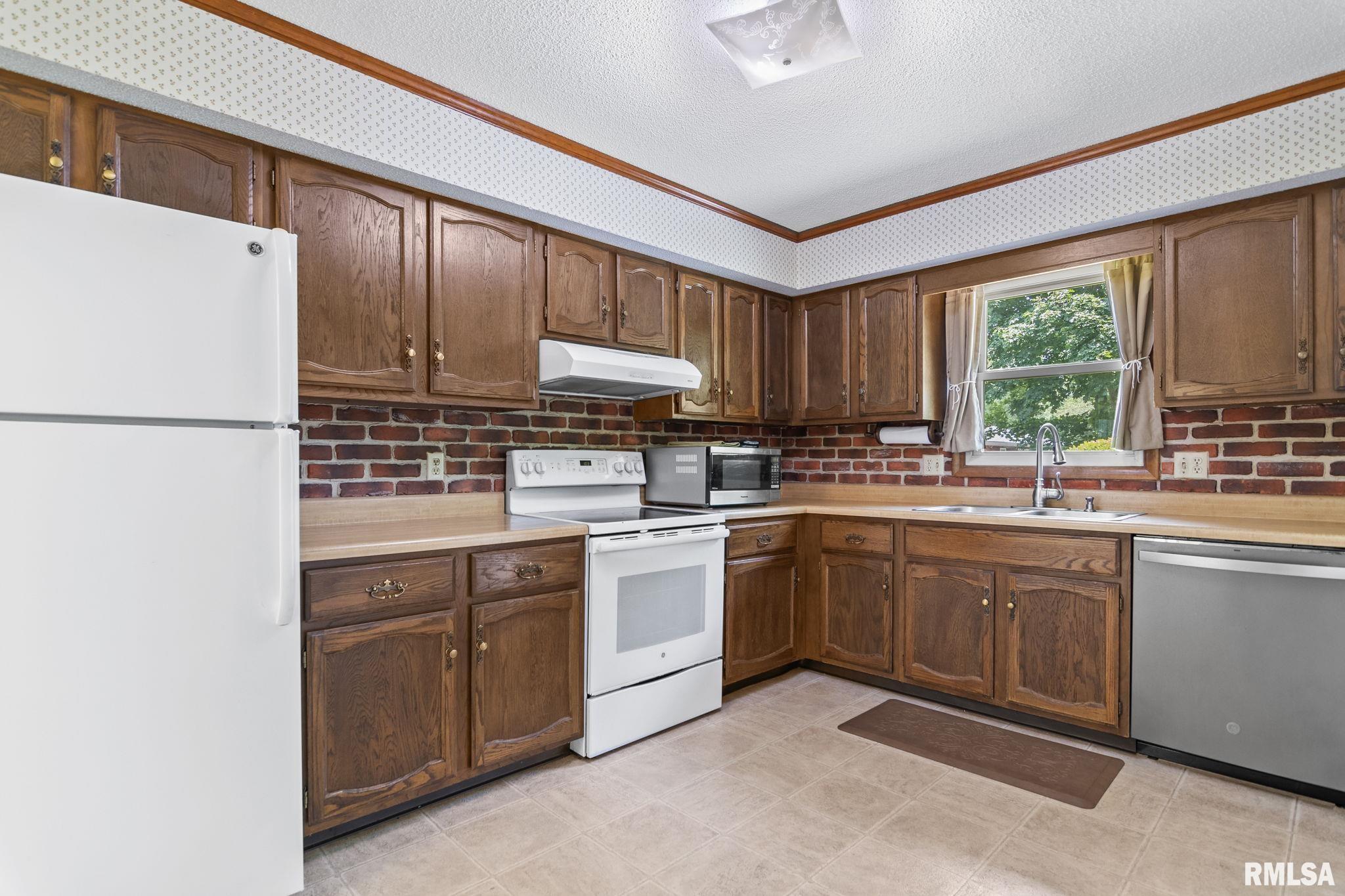 2541 Huntleigh Road Springfield, IL 62704 - Photo 15 of 37