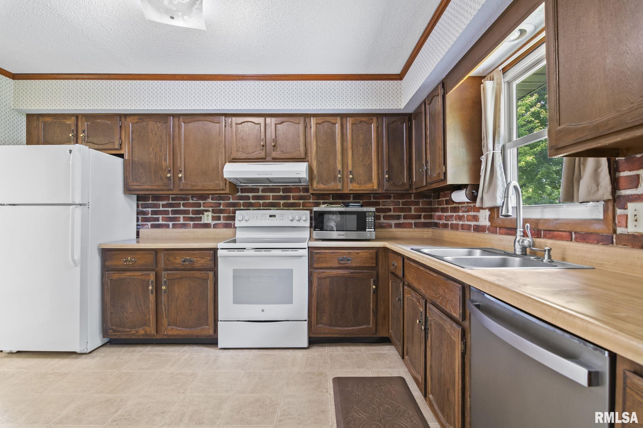 2541 Huntleigh Road Springfield, IL 62704 - Photo 16 of 37