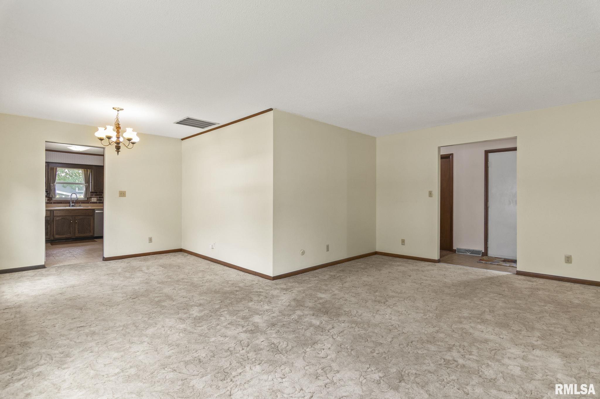 2541 Huntleigh Road Springfield, IL 62704 - Photo 9 of 37