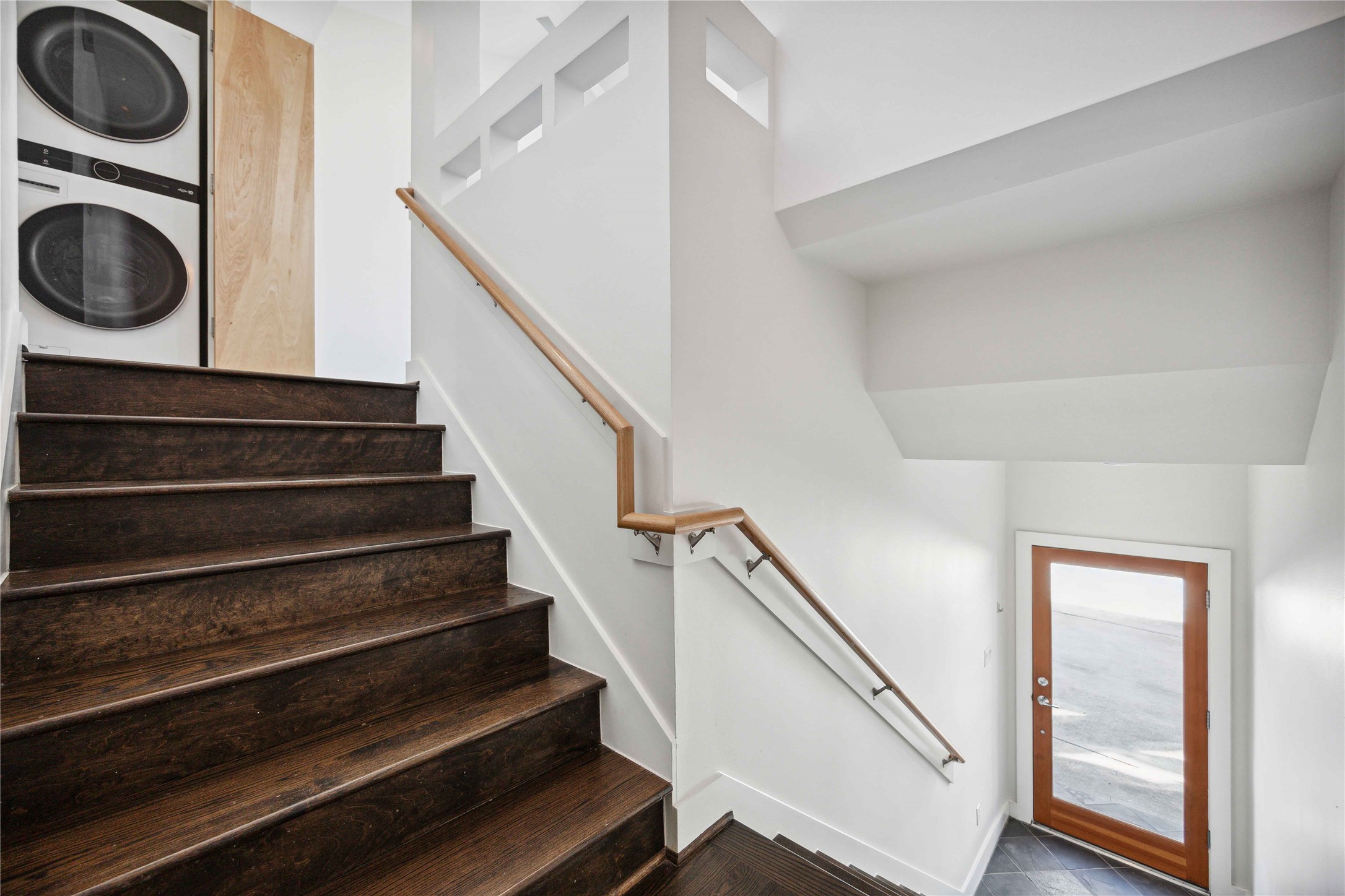 1023 Bonner Street, Unit 1023 Houston, TX 77007 - Photo 3 of 24 Door and stair entry