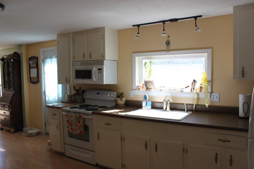 23 Keller Road Belfast, ME 04915 - Photo 7 of 20 Kitchen.