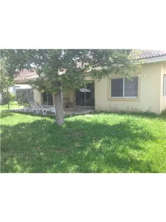 a view of a house with a yard