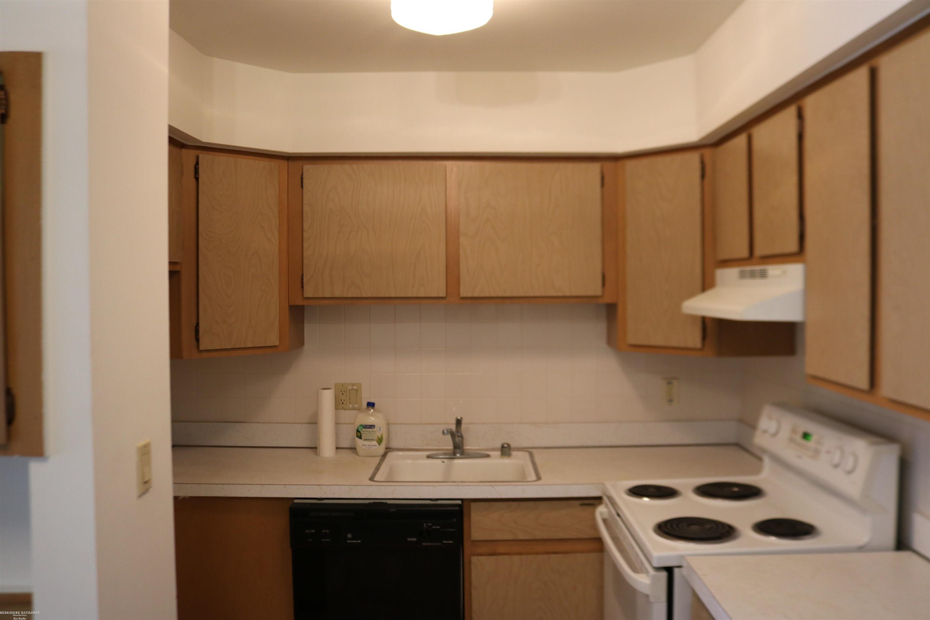 29297 Hayes Road, Unit #1 FIRST Warren, MI 48088 - Photo 11 of 22