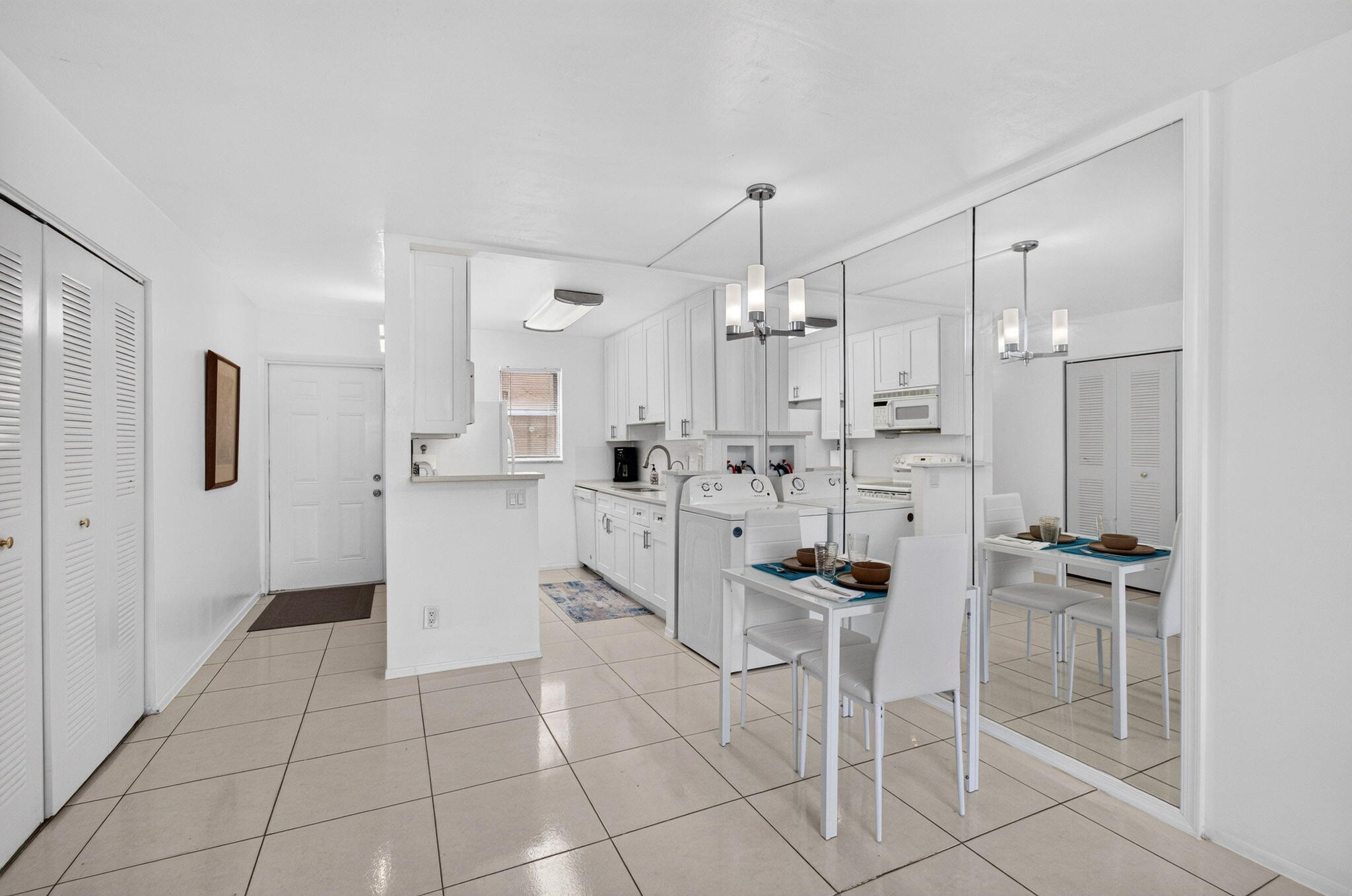 550 Southwest 2nd Avenue, Unit 125 Boca Raton, FL 33432 - Photo 6 of 51 New 2 Top & Chairs