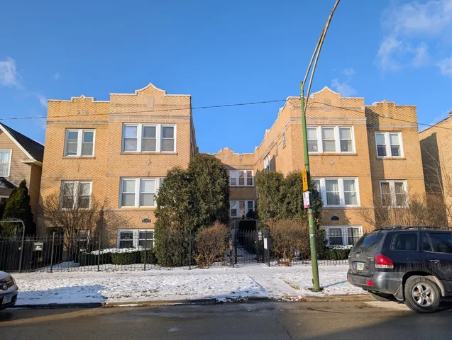 $240,000 | 3910 North Bernard Street, Unit 2E, Chicago, IL 60618